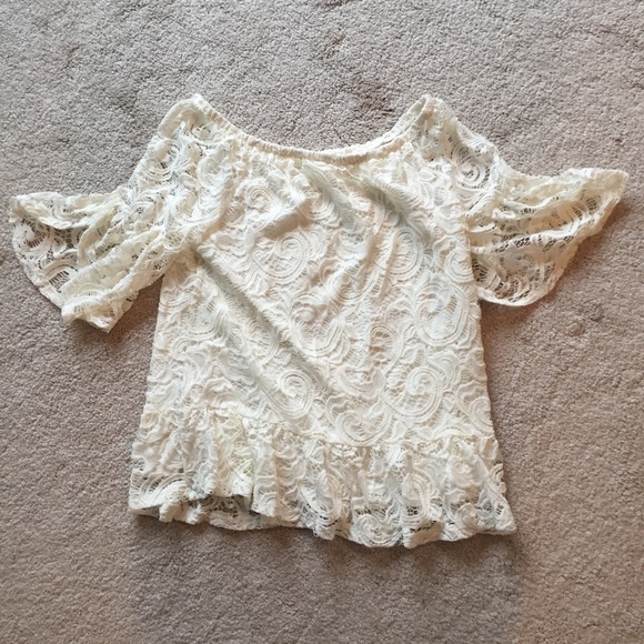 Lace flared sleeve top. - Picture 5 of 8